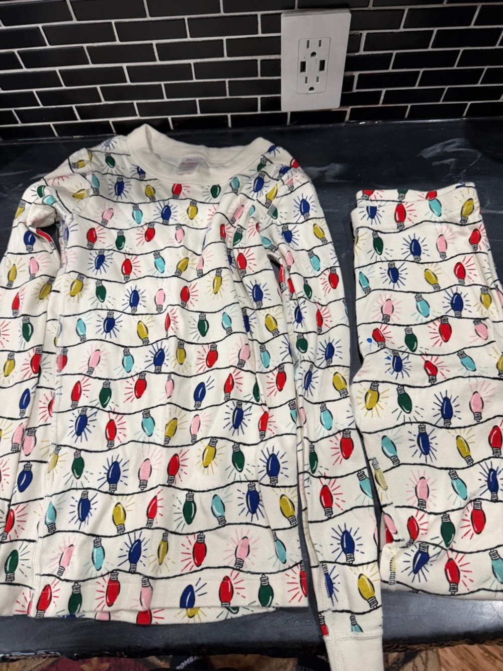 Hanna Andersson White Kids Pajama Set with Multicolor Holiday Light Print